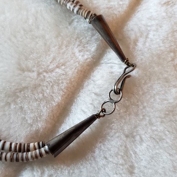 Hand-carved stone fetish necklace-EUC - Picture 2 of 3